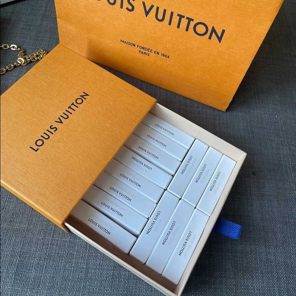 SOLD❌❌Authentic Brand New LV Perfume Lot - 14pcs - 2ML's❤️ - Picture 4 of 9